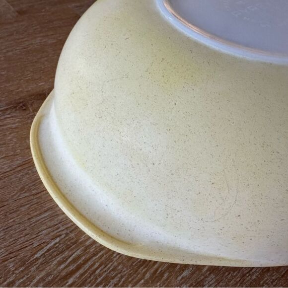 Vintage Pyrex 2 qt Desert Dawn Yellow Bowl - Picture 6 of 8
